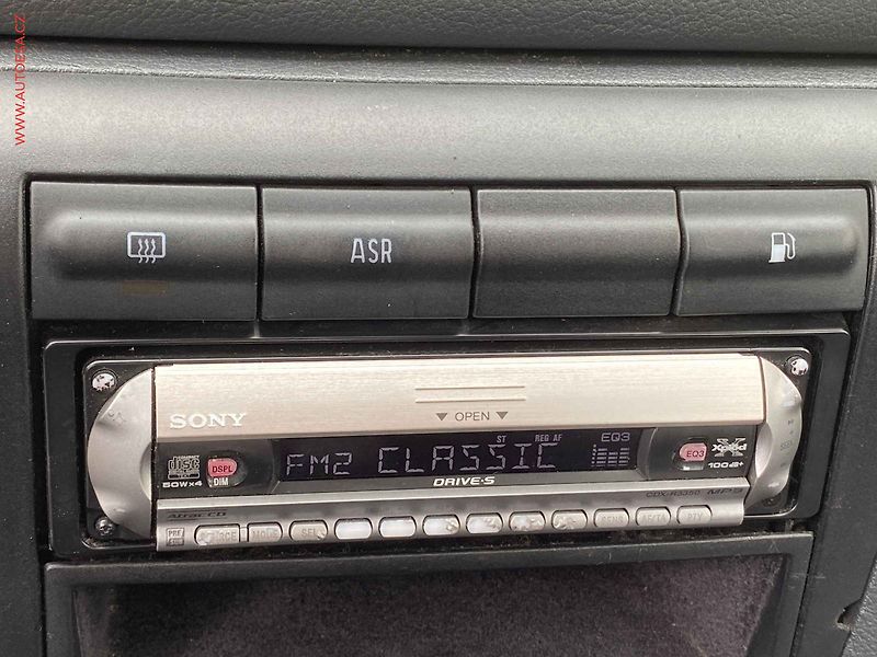 Škoda Octavia (2002) 1.6i, 2.maj,ČR, Elegance, TZ - fotka 15 z 17
