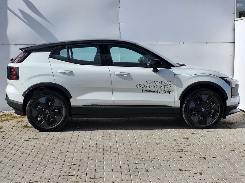 Volvo EX30 CROSS COUNTRY PLUS P8 AWD Elec - fotka 5 z 35