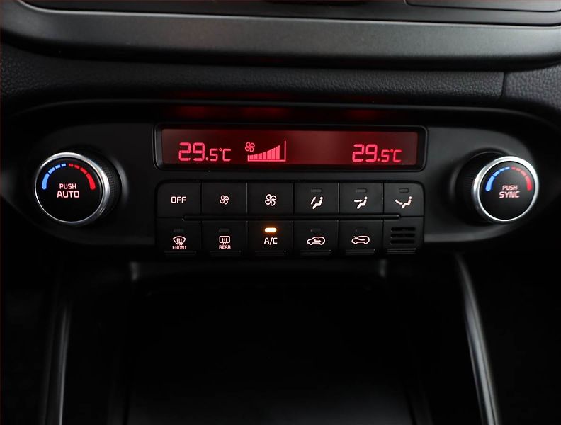 Kia Carens (2018) 1.7 CRDi, 7 míst, Serv.kniha - fotka 13 z 21