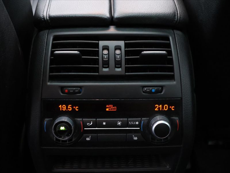 BMW Řada 5 3,0 530d 190KW xDrive CZ - fotka 23 z 31