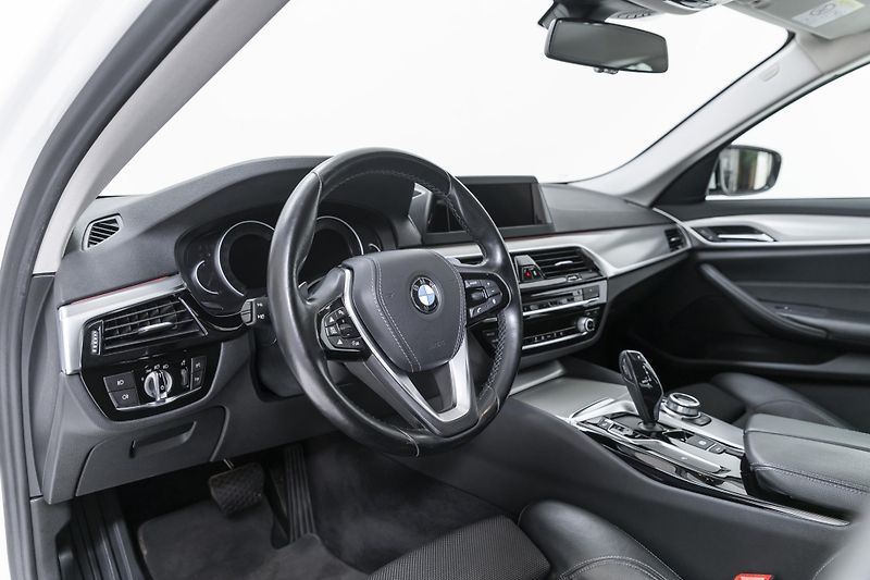 BMW Řada 5 520d xDrive*1.majitel*nebouran - fotka 6 z 39