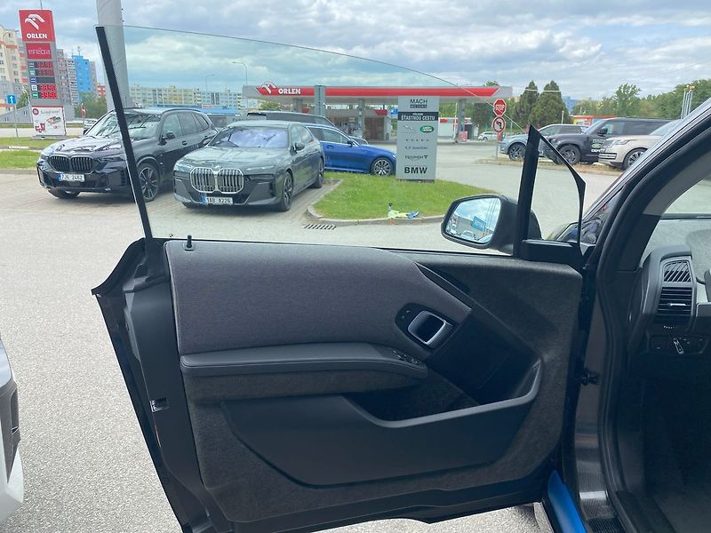 BMW i3 120Ah Comfort Navi Reku - fotka 20 z 24