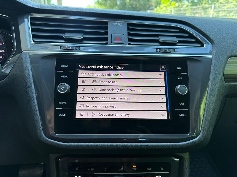 Volkswagen Tiguan Elegance 2.0TDI 147 kW DSG 4x4 - fotka 14 z 25
