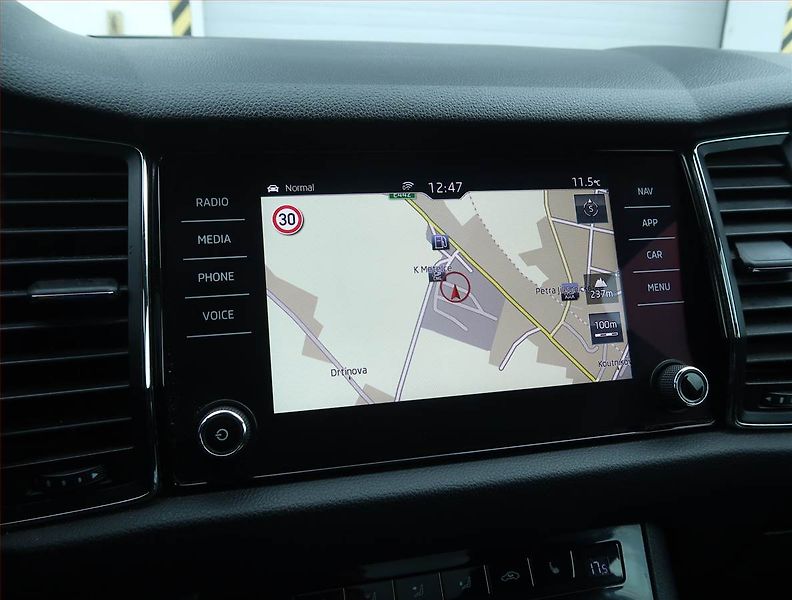 Volkswagen Multivan (2010) Comfortline 2.0 TDI 4Motion - fotka 18 z 18