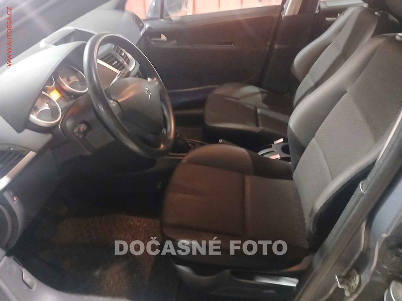 Peugeot 207 (2009) 1.4 i, 1.maj,ČR, servis - fotka 3 z 3