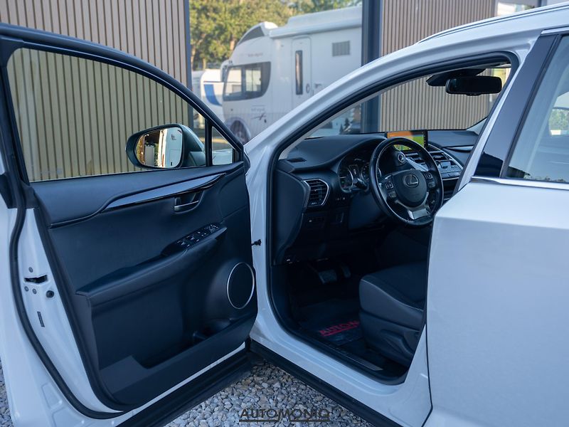 Lexus NX 300h (2020) 2.5 Hybrid AWD adaptív, Navi - fotka 5 z 19