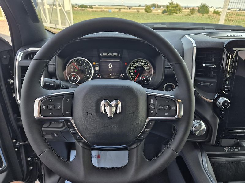 Dodge RAM (2025) 1500 Laramie Sport 3.0l - fotka 10 z 17