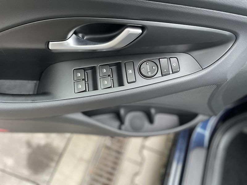Hyundai i30 1,5 T-GDI MHEV 103kW N-line AT - fotka 13 z 32