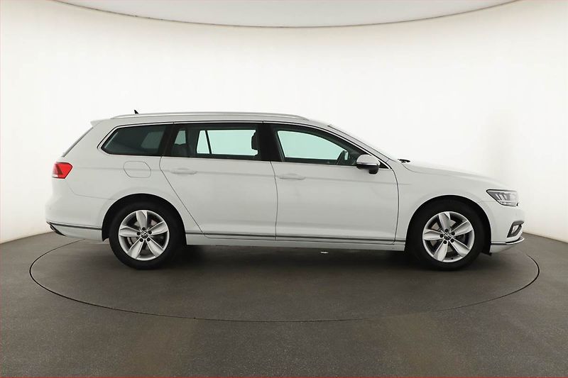 Volkswagen Passat (2020) 1.5 TSI - fotka 6 z 20