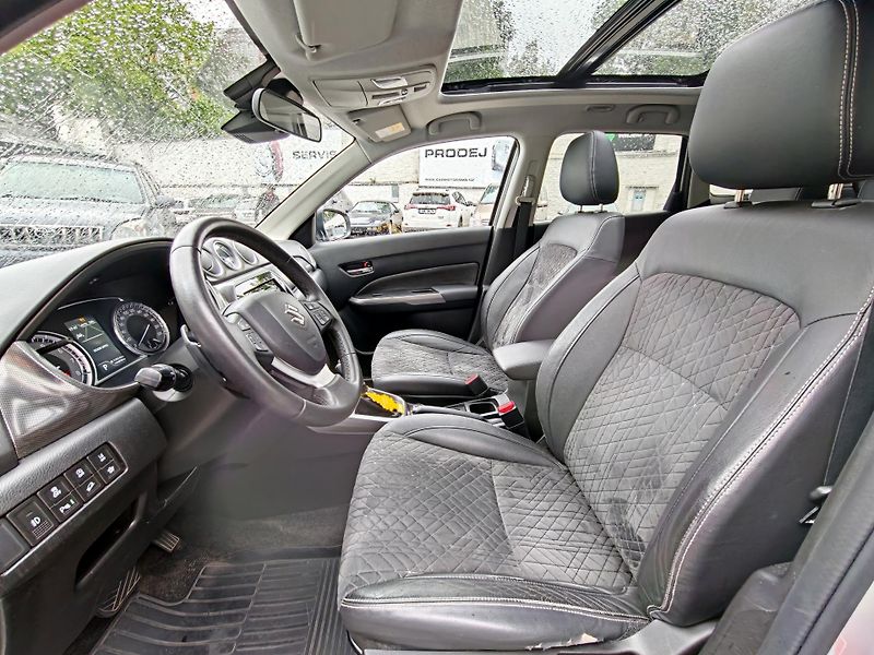 Suzuki Vitara 1,4T Aut. Elegance 4x4 - fotka 12 z 30