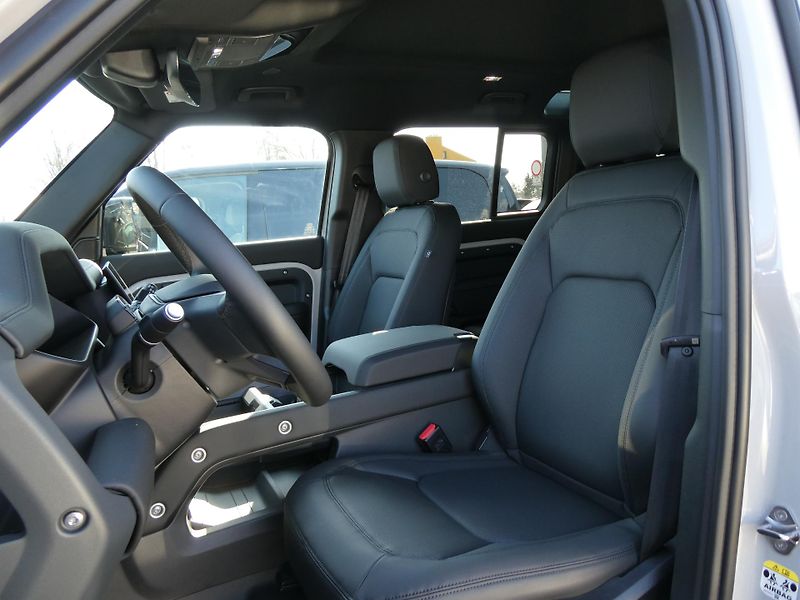 Land Rover Defender (2026) 110 3,0 X-Dynamic SE D350 - fotka 9 z 37