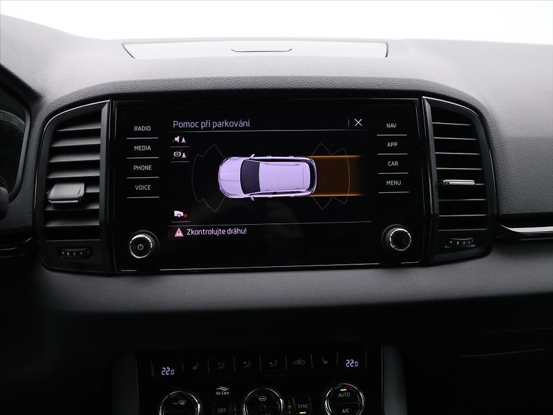 Škoda Karoq 1,5 TSI 110kW DSG Sportline - fotka 27 z 37
