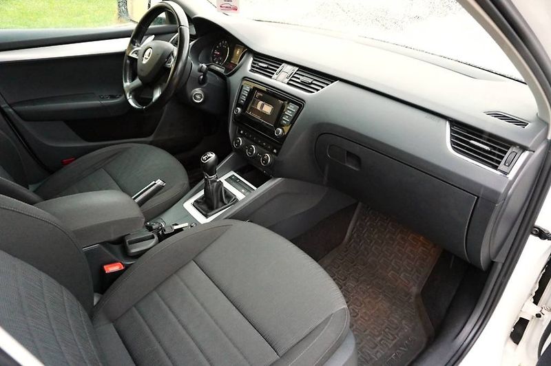 Škoda Octavia (2013) STYLE 2,0 TDI 110 kW - fotka 16 z 40