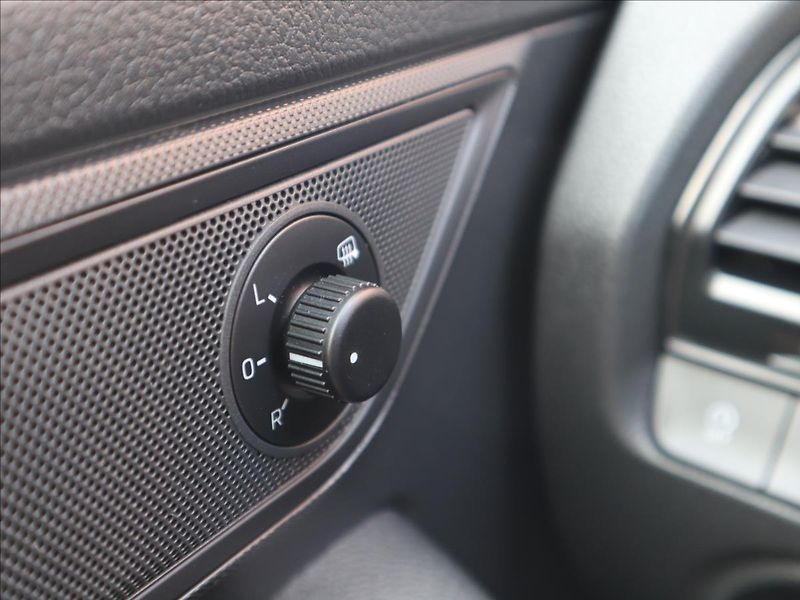 Škoda Fabia 1,0 MPI Active, Klima - fotka 12 z 35