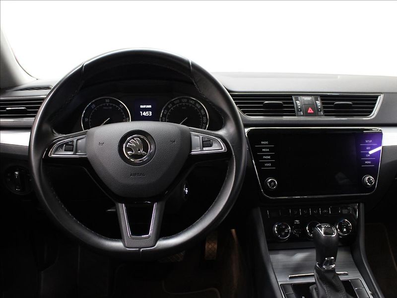 Škoda Superb 2,0 TDI DSG LED 1.majitel - fotka 27 z 37