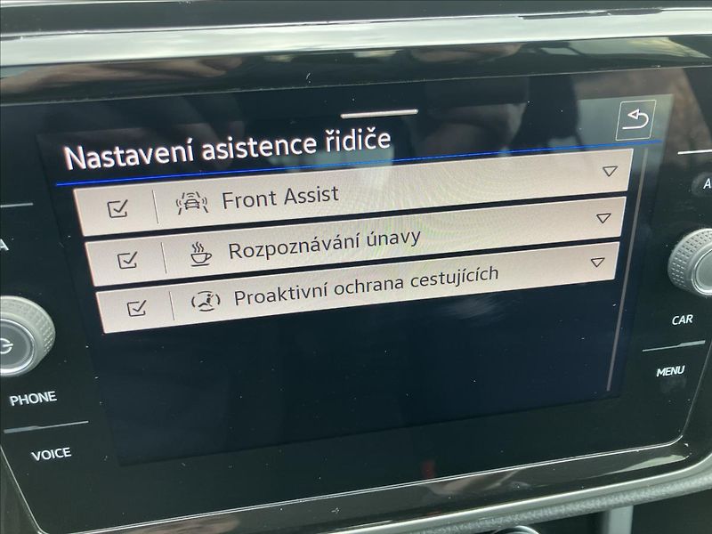 Volkswagen Touran 2,0 TAŽNÉ, LED,APPLE CAR PLAY - fotka 20 z 21