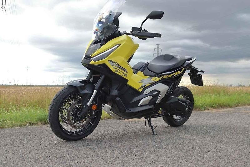 S kombinací skútru a endura přišla Honda už téměř před deseti lety a odvaha se jí vyplatila - o X-ADV je velký zájem.