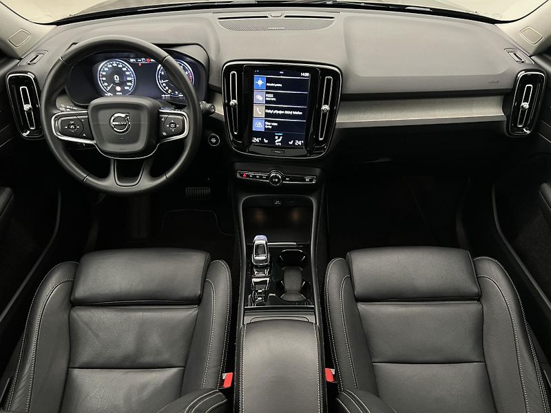 Volvo XC40 T4 INSCRIPTION AUT - fotka 2 z 44