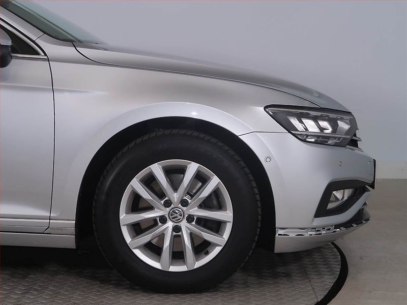 Volkswagen Passat (2020) 2.0 TDI, Automat, Navi - fotka 15 z 28