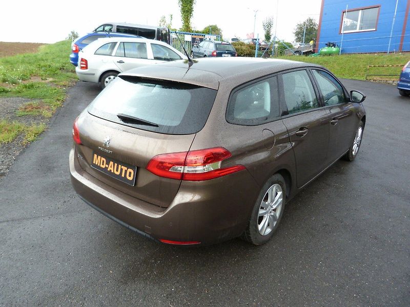 Peugeot 308 1,2 PureTech - fotka 5 z 23