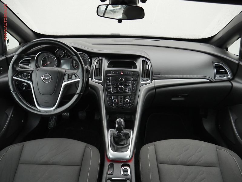 Opel Cascada (2013) 1.4i, AC, výhřev sed - fotka 8 z 21