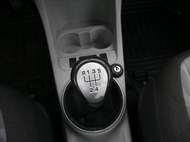 Škoda Fabia 1,2 HTP 51kW Ambiente,DPH,klim - fotka 29 z 51