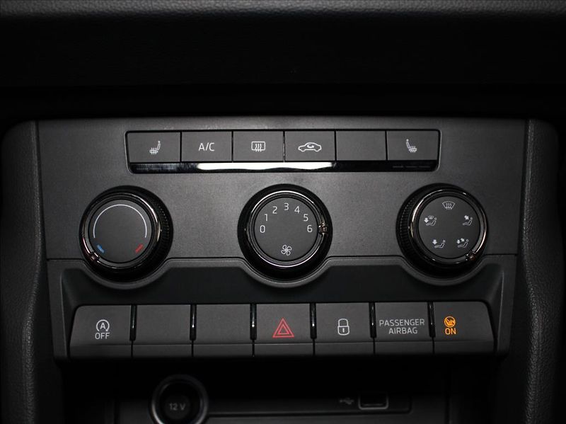 Škoda Karoq 2,0 TDi 110kW DSG 4x4 TZ 62tkm - fotka 20 z 24