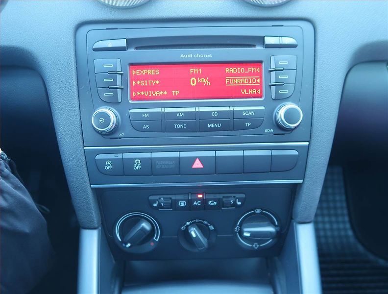 Audi A3 (2011) 1.2 TFSI, Park. senzory - fotka 12 z 18