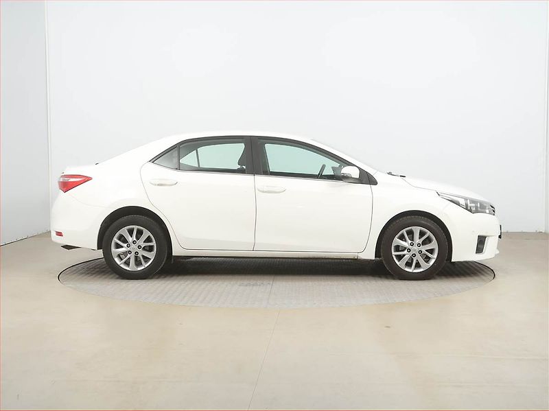 Toyota Corolla (2014) 1.6 Valvematic, Automat, ČR - fotka 6 z 15