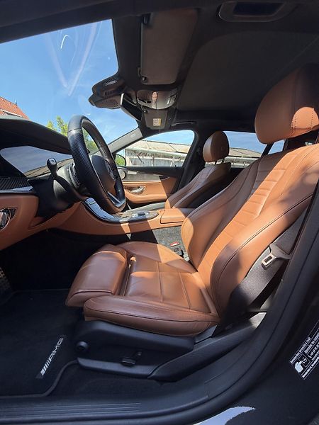 Mercedes-Benz Třídy E (2022) 300d 4M AMG,záruka,po servisu - fotka 7 z 7
