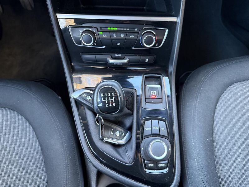 BMW Řada 2 218i Active Tourer - fotka 17 z 21