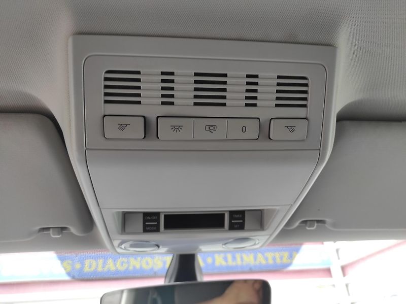 Volkswagen Multivan 2,0TDi DSG,4x4,Highline,7 míst - fotka 38 z 59