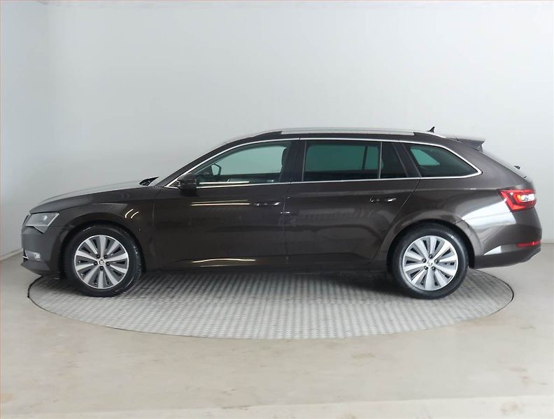 Škoda Superb (2018) Style 1.6 TDI, Navi, Bi-Xenony - fotka 3 z 19