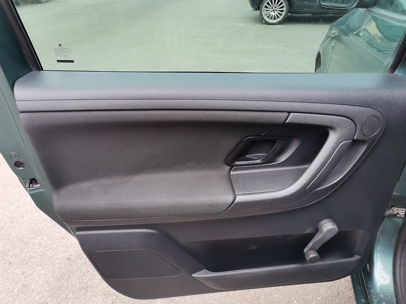 Škoda Roomster (2011) 1.2TSi 63kw Ambiente ČR - fotka 14 z 24
