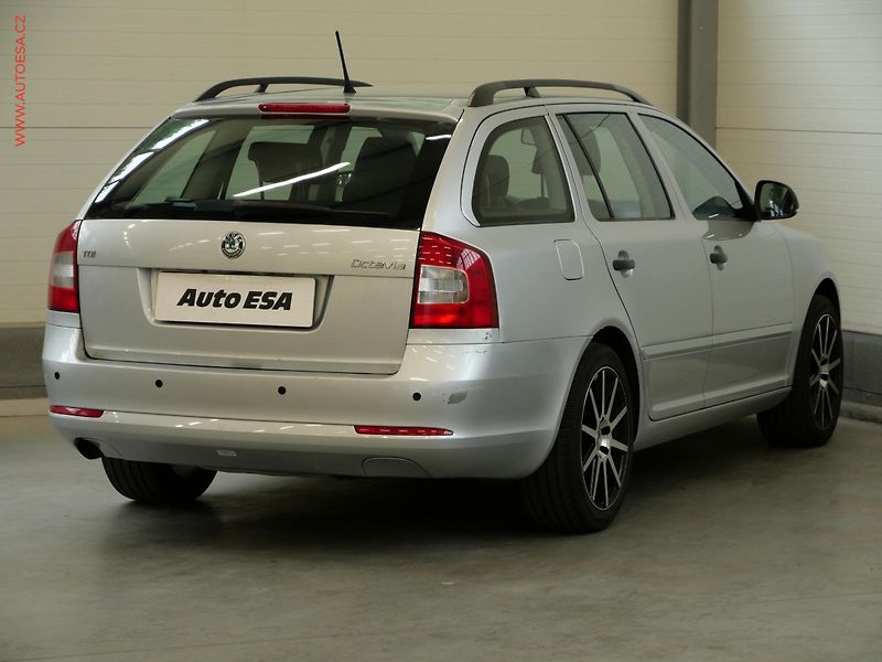 Škoda Octavia (2013) 1.6TDi, ČR, AC, park.asist - fotka 4 z 17