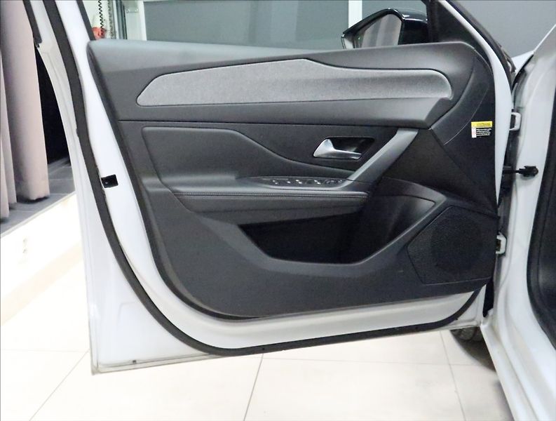 Peugeot 308 1,5 BlueHDi  AT ALLURE NAVI ČR - fotka 8 z 47