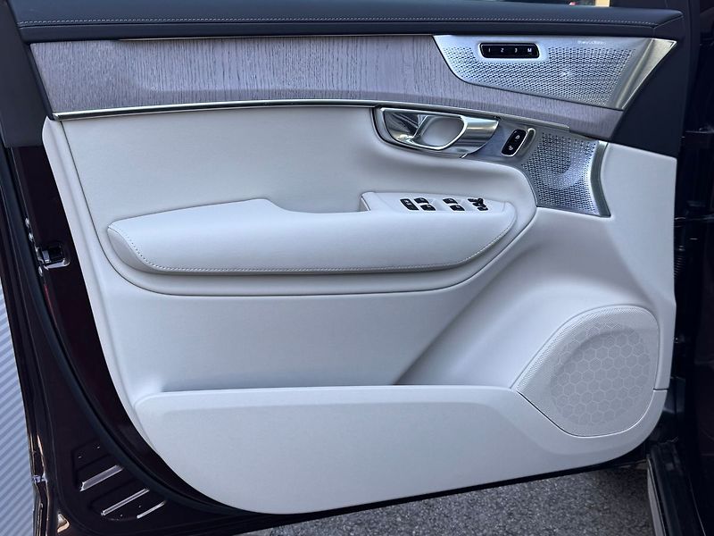 Volvo XC90 ULTRA B5, VZDUCH, B&W, 360° - fotka 7 z 25