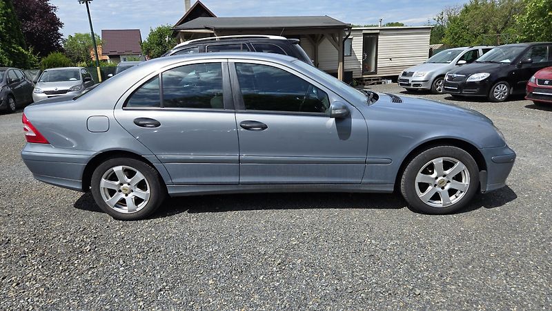 Mercedes-Benz Třídy C MERCEDES BENZ C180 AVANTGARDE - fotka 23 z 29