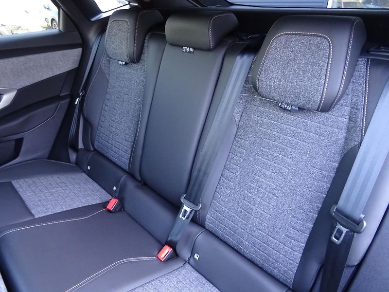 Peugeot 3008 (2026) BUSINESS Hybrid 145k e-DCS6 - fotka 17 z 49