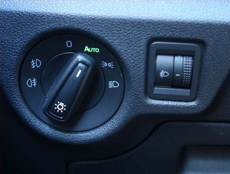 Škoda Scala (2022) Ambition 1.0 TSI, Tempomat - fotka 17 z 17