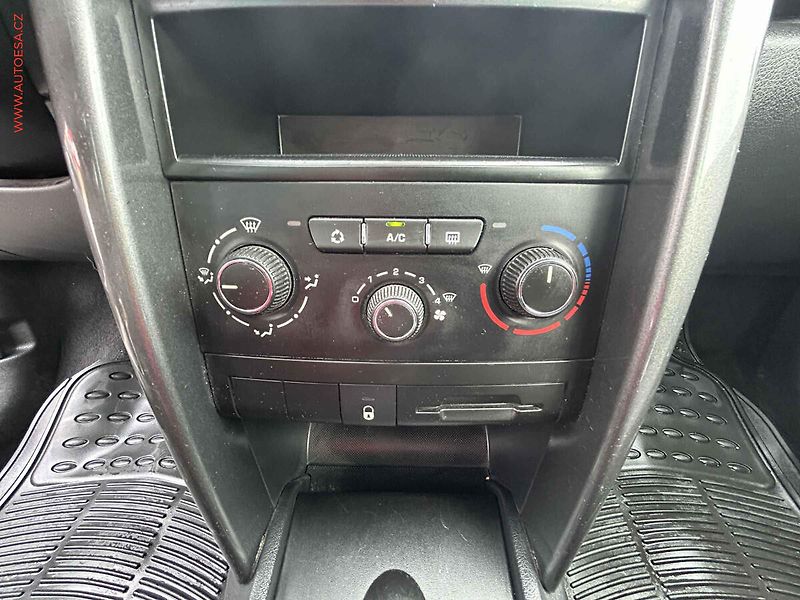 Peugeot 207 (2010) 1.4 16V, 1.maj,ČR, AC, park - fotka 13 z 15