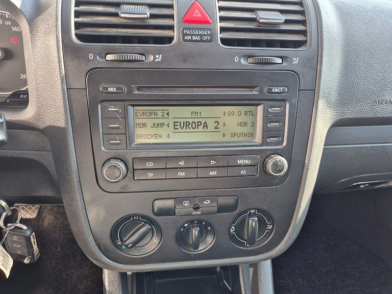 Volkswagen Golf (2005) 1.6 MPI Trend - fotka 23 z 30
