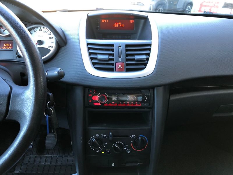 Peugeot 207 (2008) 1.4 Klima - fotka 19 z 22
