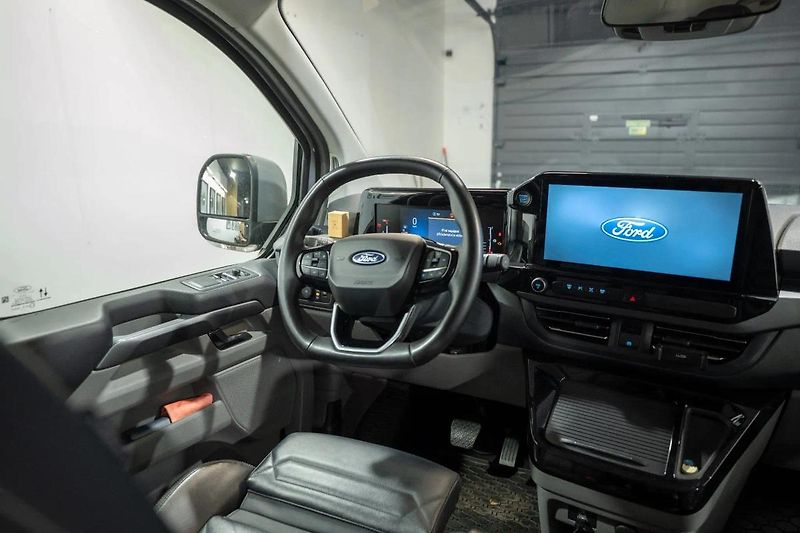 Ford Tourneo Custom 2.0 EcoBlue 125 kW 4x4 - fotka 15 z 48