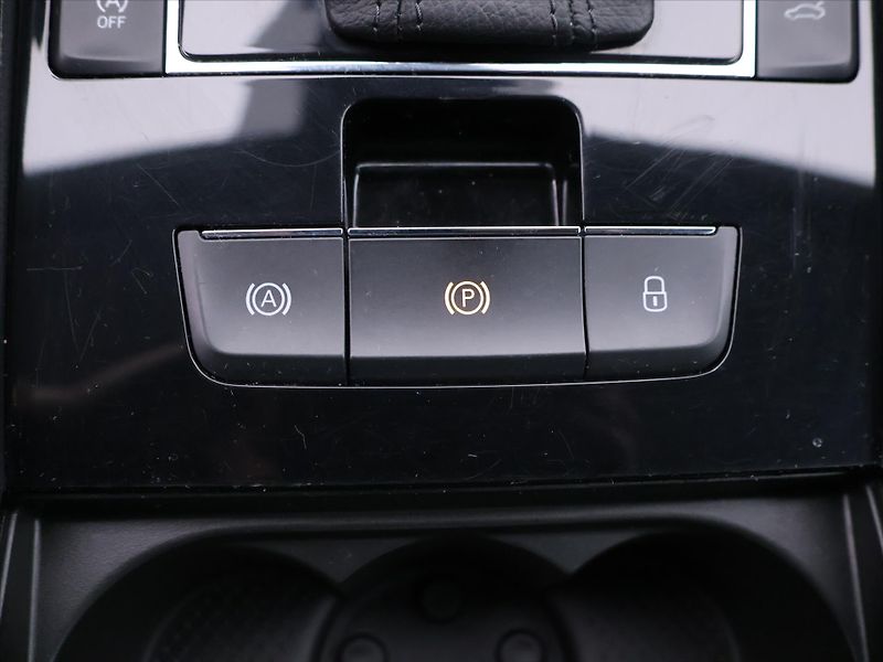 Škoda Superb 2,0 TDI 140kW DSG Style Plus - fotka 31 z 39