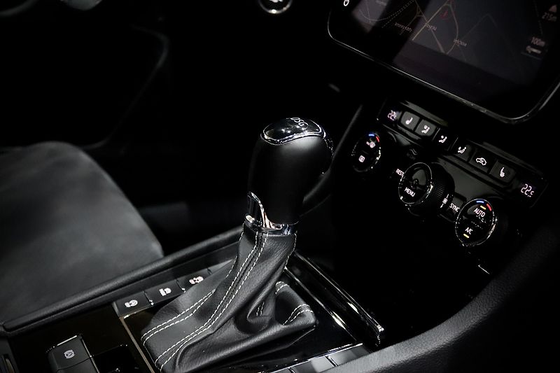 Škoda Superb 2.0 TSI 162 kW DSG Sportline - fotka 16 z 50
