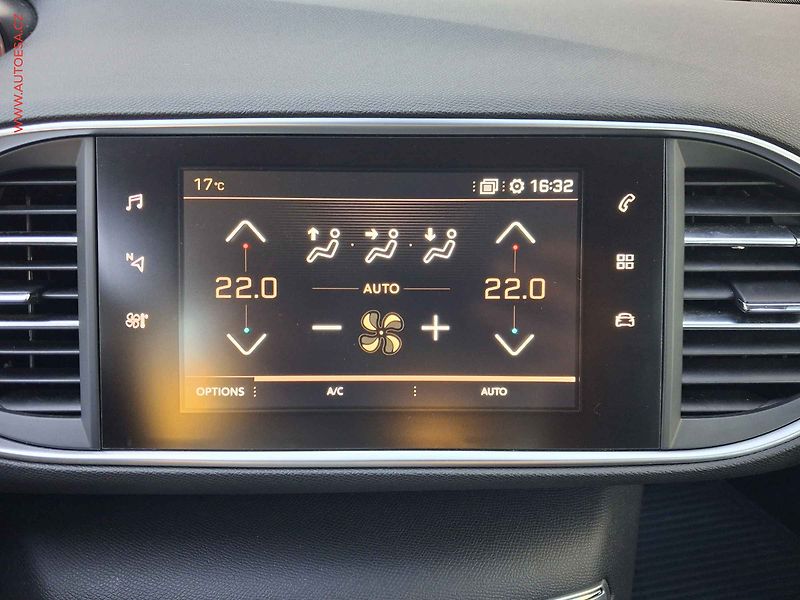 Peugeot 308 (2018) 1.6HDi, ČR, AC - fotka 14 z 16