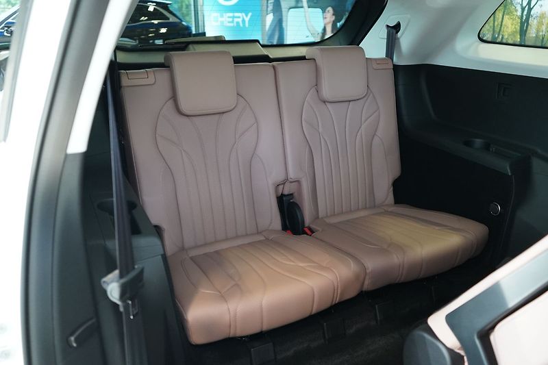 Chery Ostatní (2026) UNIQUE 1.5 TGDI PHEV - fotka 28 z 52