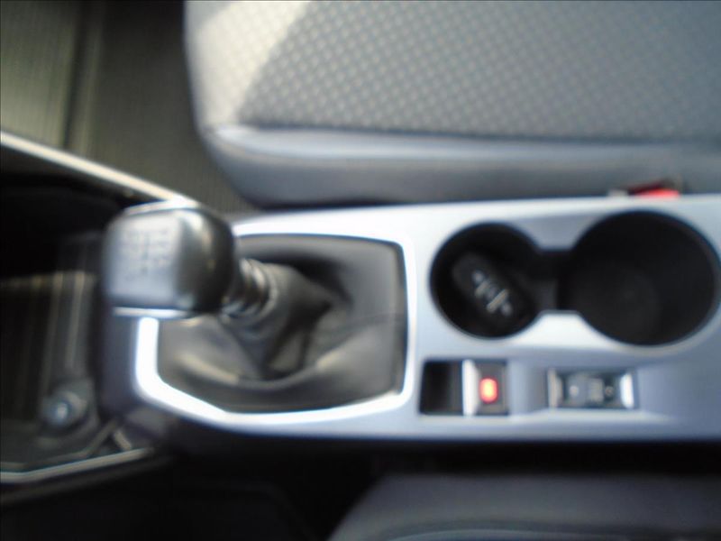 Peugeot 2008 1,2 - fotka 26 z 30