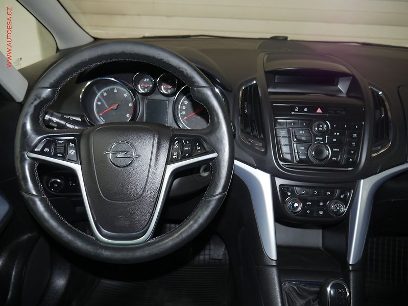 Opel Zafira (2013) 2.0 CDTI, servis.kniha - fotka 13 z 21